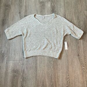 New nwt Chico's Cream V-Neck Sweater size 1 or medium pull over sweater